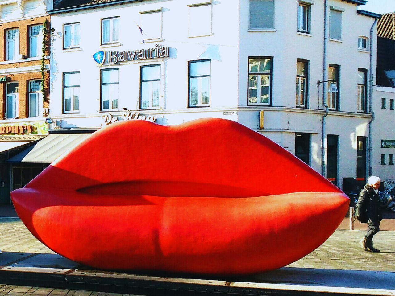 opvallend kunstwerk in Roermond